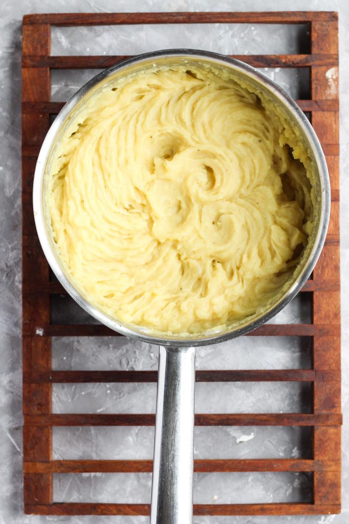 Mashed potatoes in a pot.