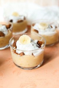 Banana pudding with coconut cream and banana slices.