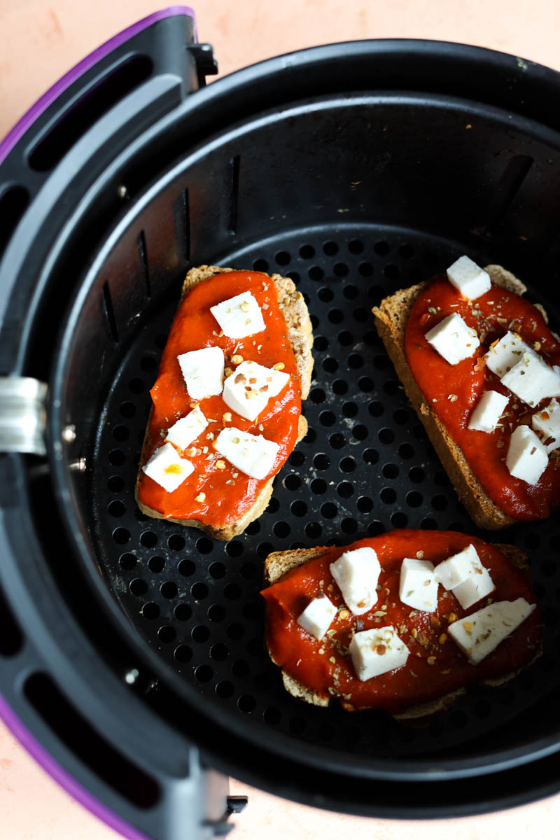 Pizza toast in air fryer.
