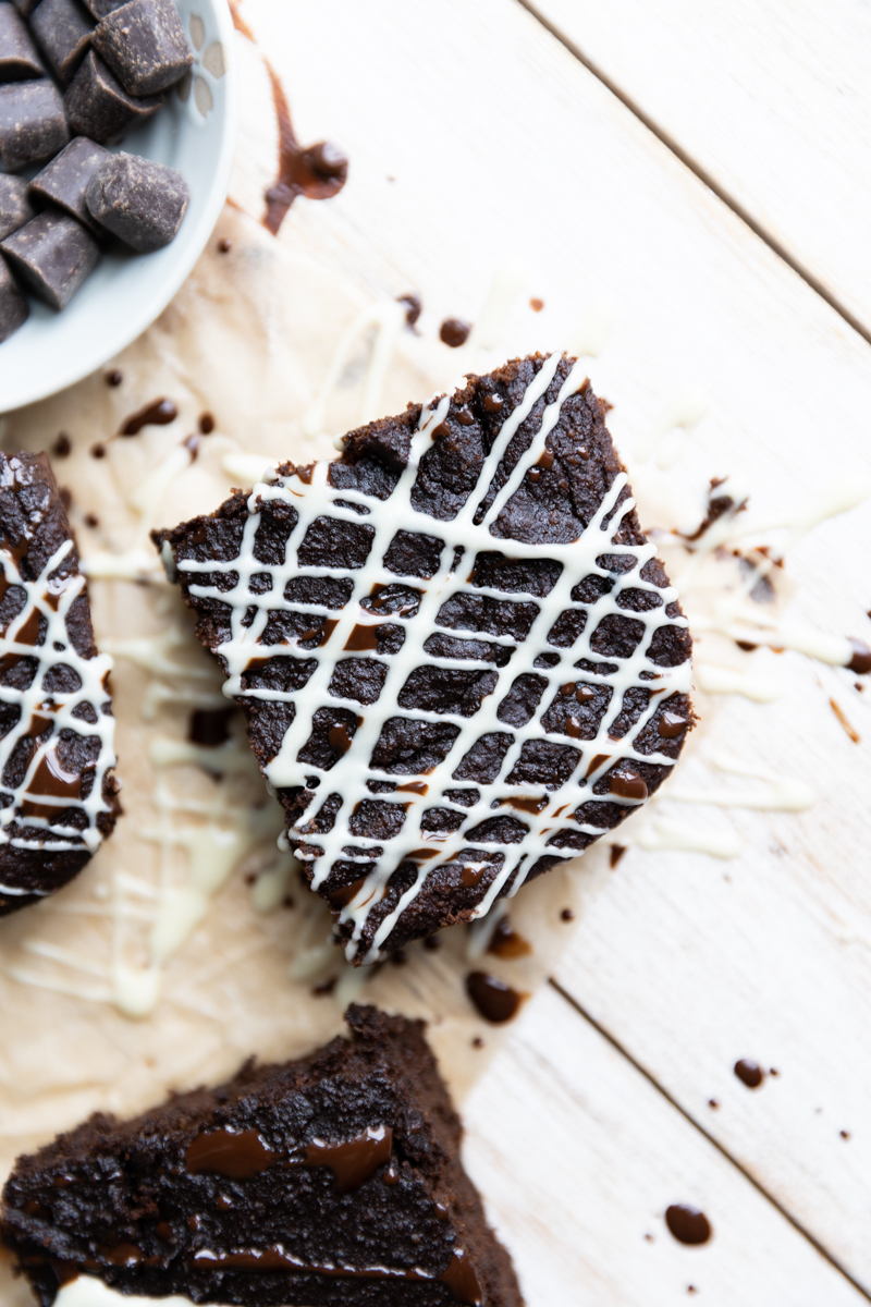 Overhead picture of brownie with white chocolate drizzled over top.