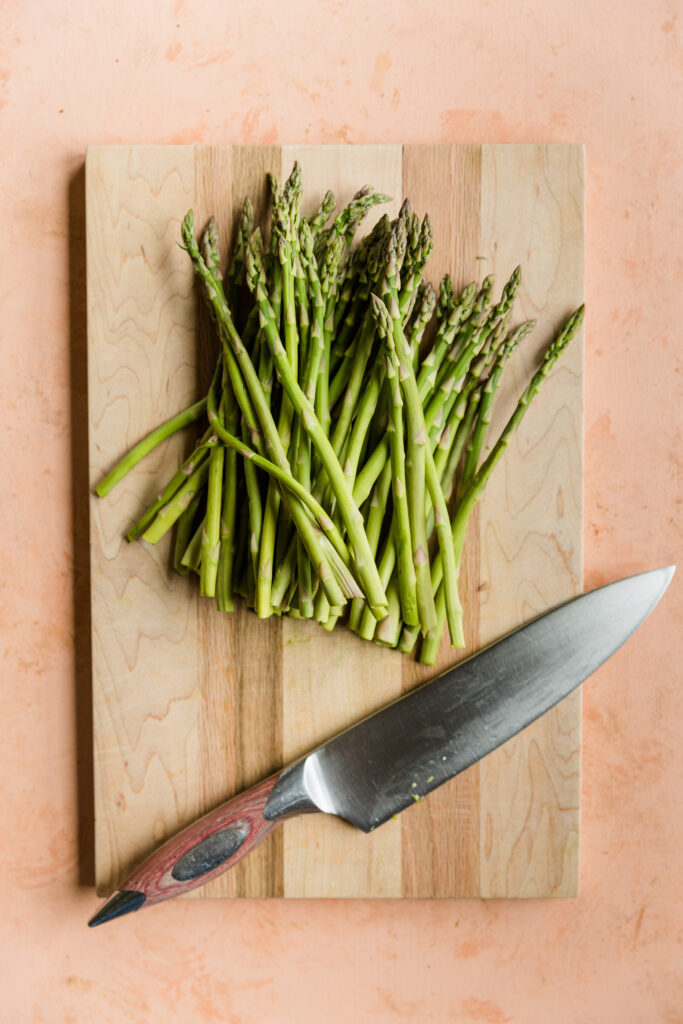 Asparagus with the ends cut off.