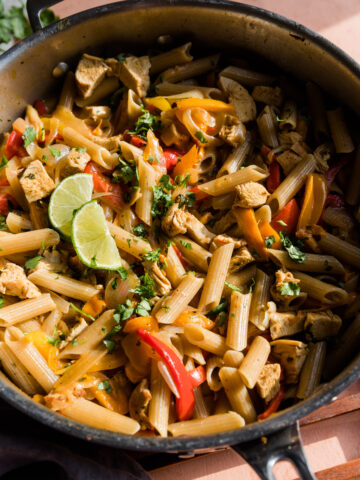 Chicken fajita pasta in a large pot.