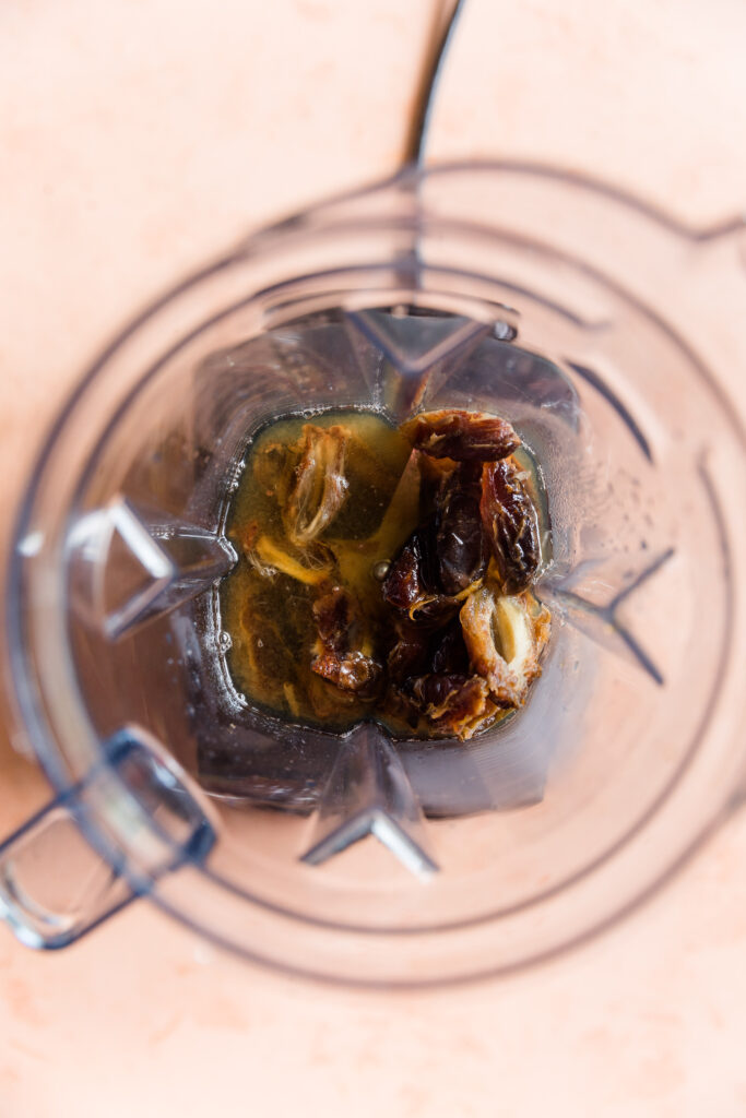 Soaked dates and water in blender.